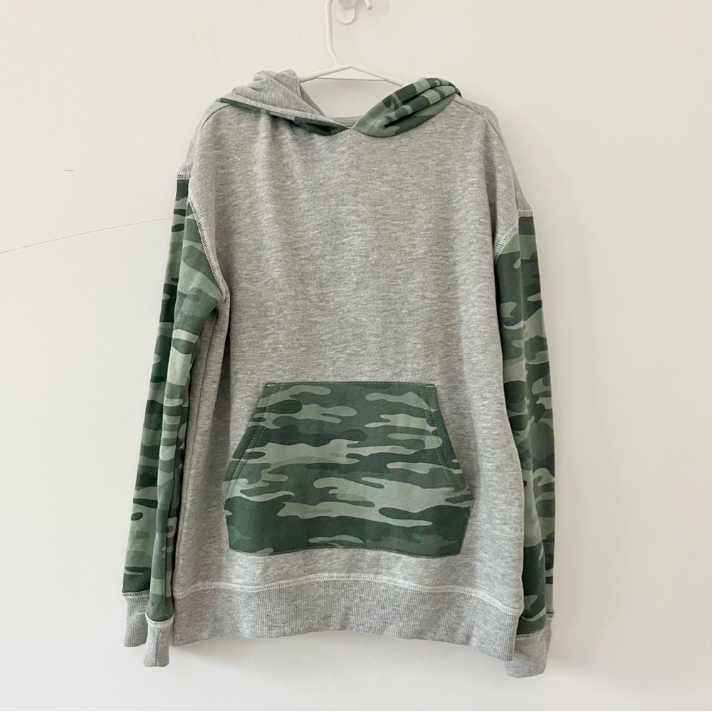 NWT Epic Threads fr Macy’s Camouflage and Gray Hooded Sweatshirt Small 56-74 lbs
